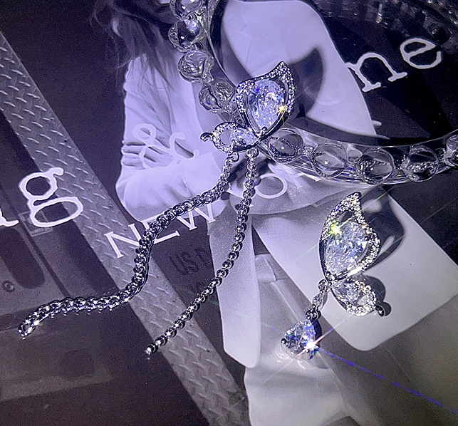 N250472◆Bigstone◆【精巧な不規則蝶】ファッション印象*眩しいほど輝く*ピアス拍卖