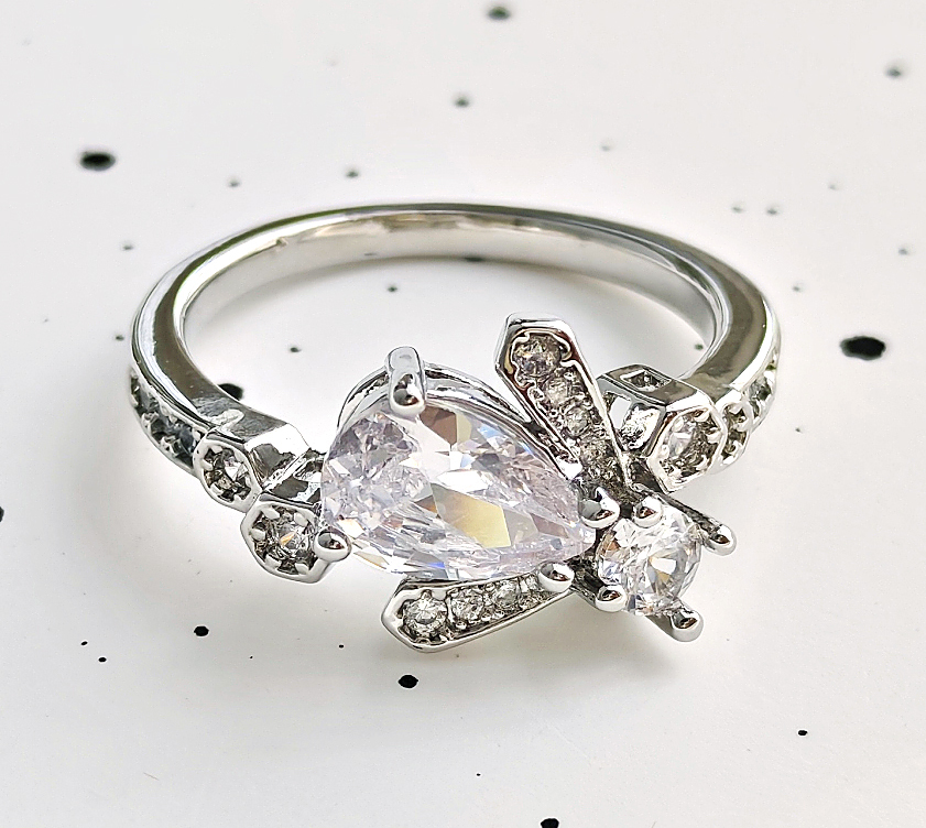 N250657◆Bigstone◆【華麗な印象】大存在感な宝石*キラキラ輝く*ファッション感あるリング*15号拍卖