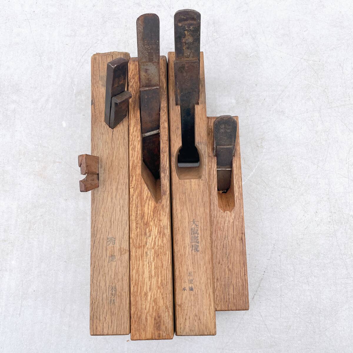 秀虎1 貞光1 ふじ1 菊弘1 脇取鉋 大阪底取鉋 面取り かんな アンティーク 貴重 本職 4点セット 中古拍卖