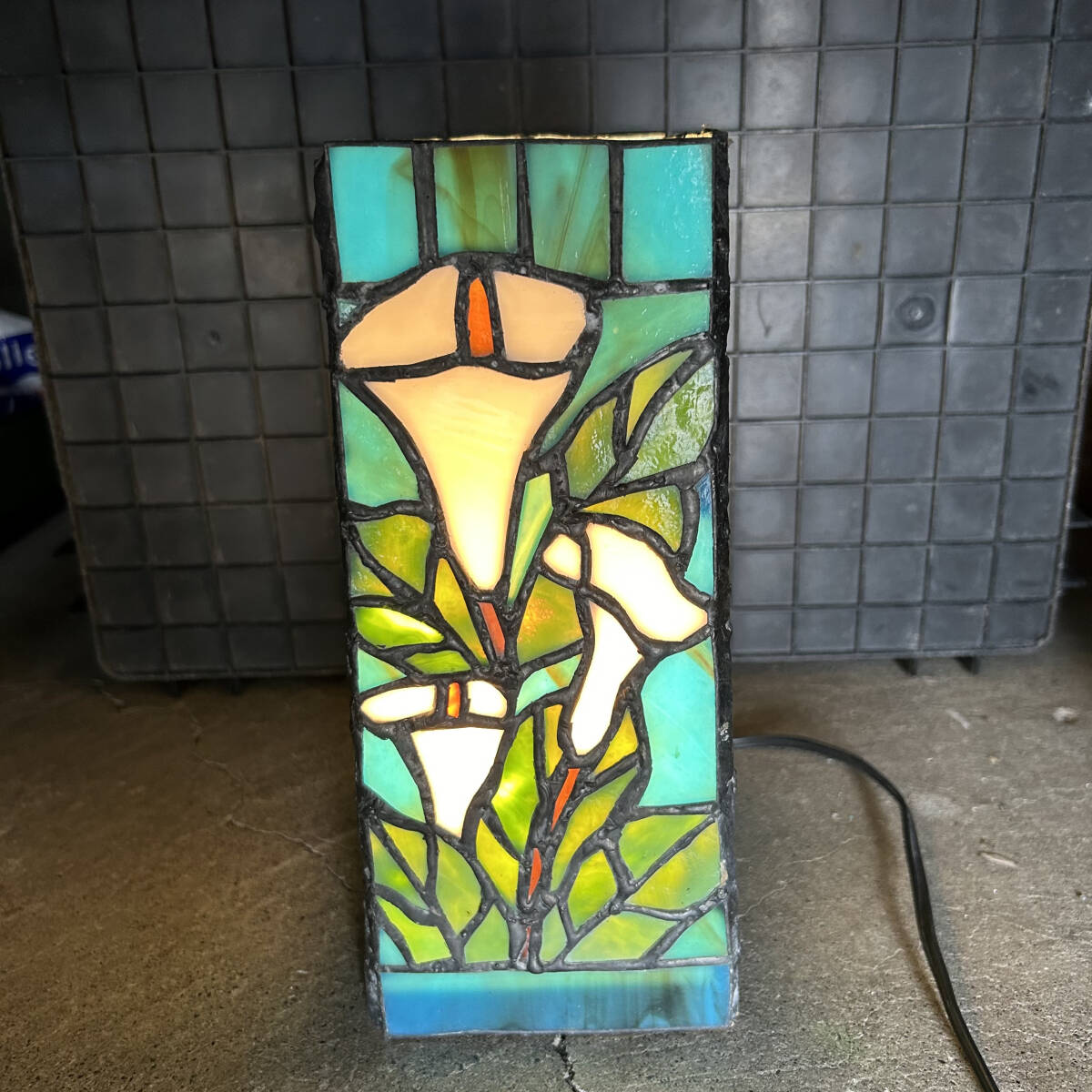 ステンドグラスランプ 花柄 (青、白、緑) アンティーク ビンテージ 中古 通電確認済拍卖