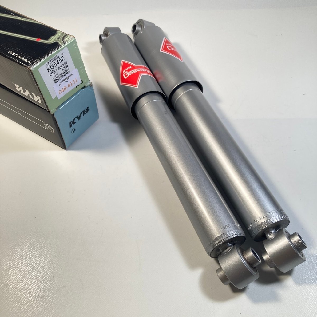 特価売り切り!新品 左右セット USカヤバ フロント ダンパー ショック アブソーバー 4WD 83y-04y シボレー S-10 トラック S-10ブレイザー拍卖