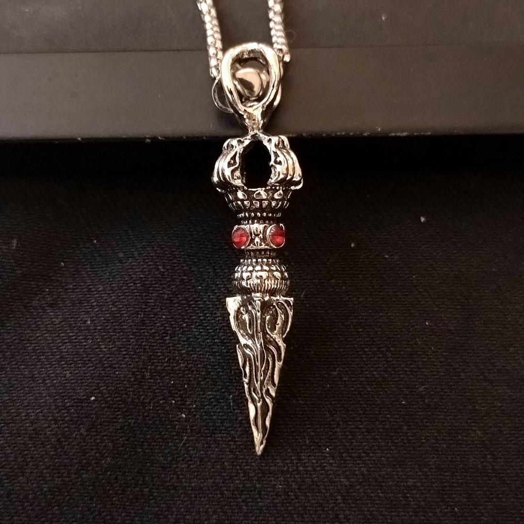 レッドクリスタルのついたドルジェ バジュラ 金剛杵のメタルネックレス拍卖