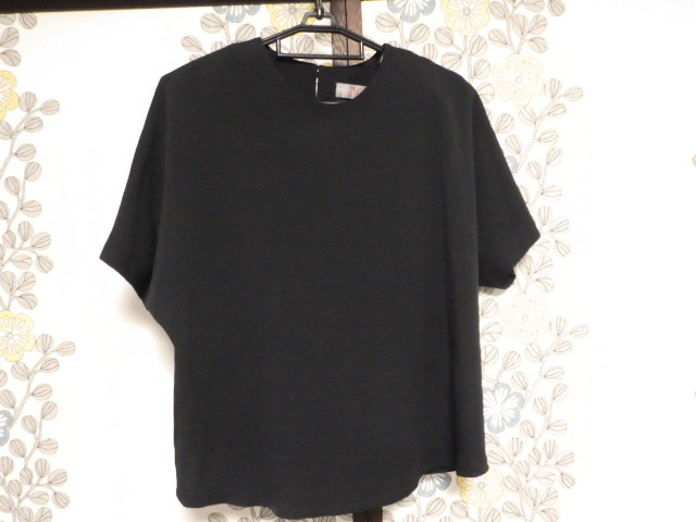 新品未使用 詩仙堂 ブラウス クロ 替えボタン付 取り外し可能肩パット付 速乾性 ポリエステル 日本製 (有)詩仙堂拍卖