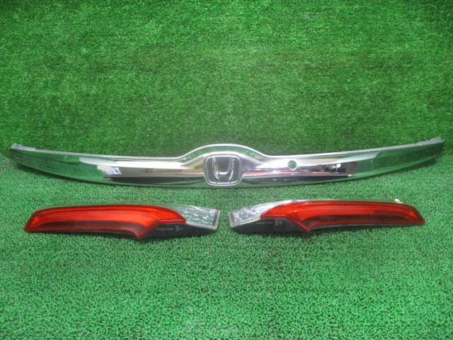 GP5 ホンダ フィット 平成26年 ガーニッシュ フィニッシャーレンズ 左右セット 252191拍卖
