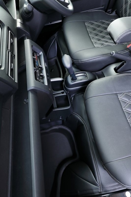 ダイハツ新型ハイゼットジャンボS500PS510PPVCレザーブロスクラッツィオ フロントリアデッキカバーセット SHINKE製 新品未使用拍卖