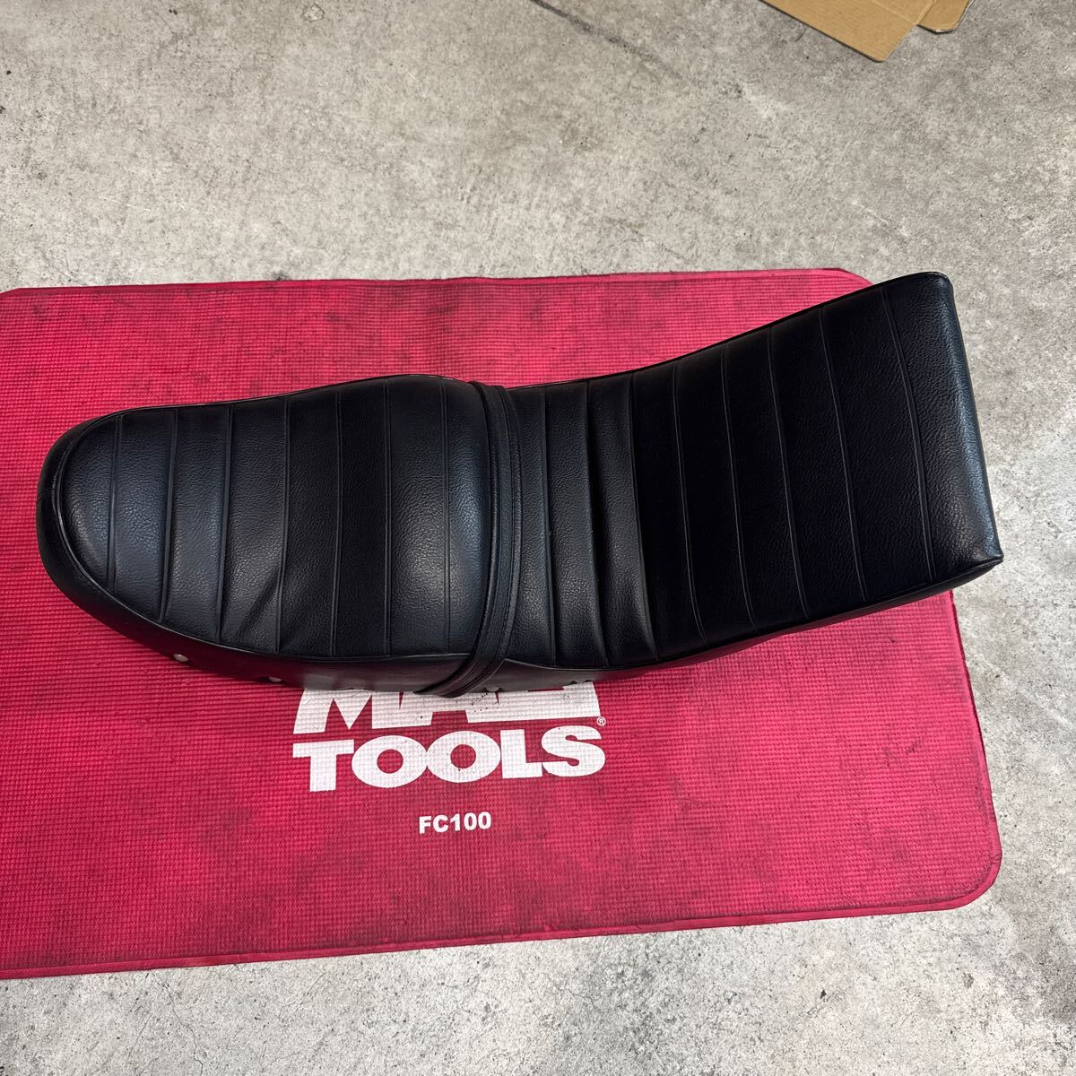 ホンダ DAX 希少品 タンデム シート 破れ無し 極上状態 ブラック HONDA拍卖