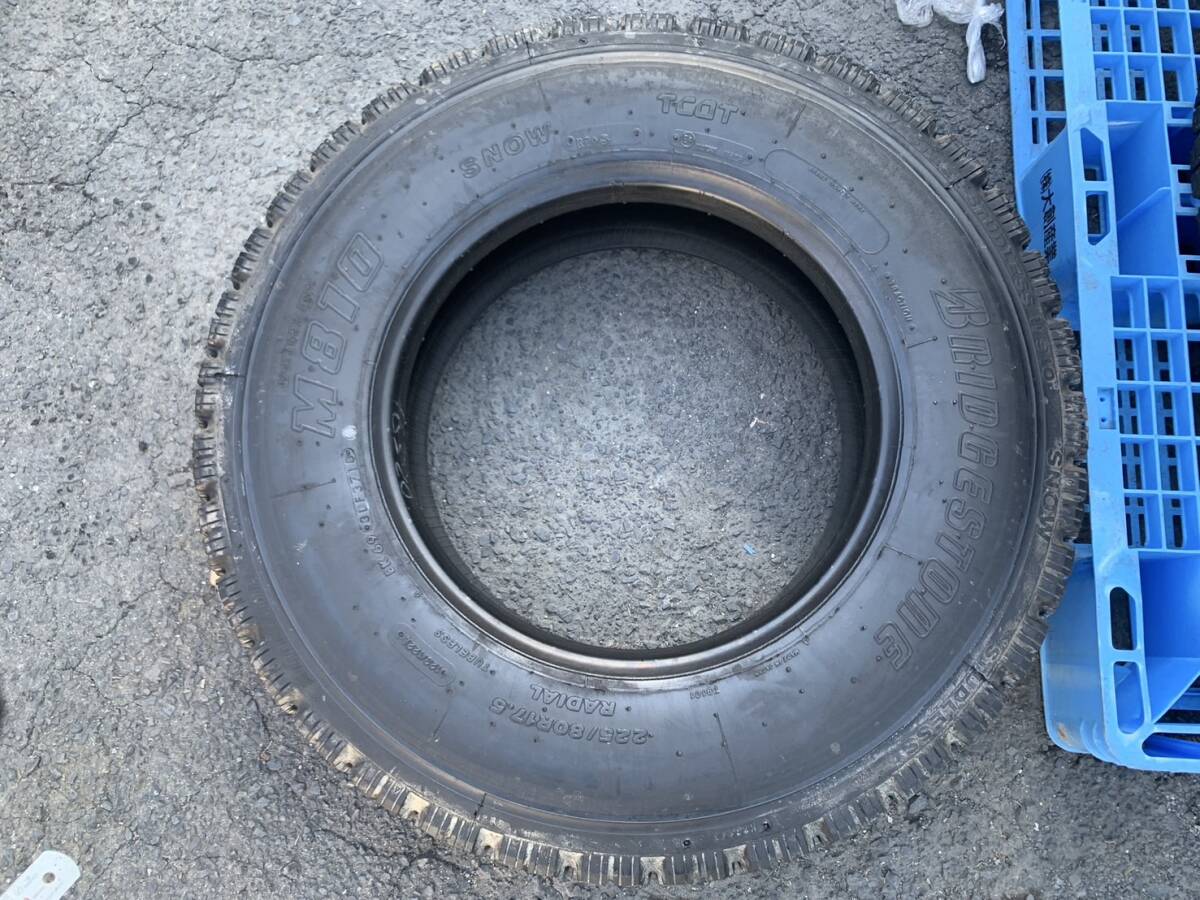 ⑦―4★新品未使用【引き取り限定】ブリジストン M810/225/80R17.5/2018年 スタッドレスタイヤ 4トン車用拍卖