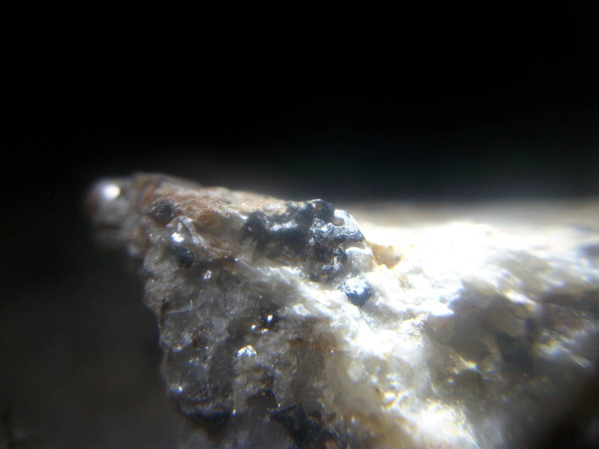 国産鉱物 京都府 行者山 錫石 キャシテライト 照りのある結晶沢山 自形あります 良標本 定型外発送拍卖