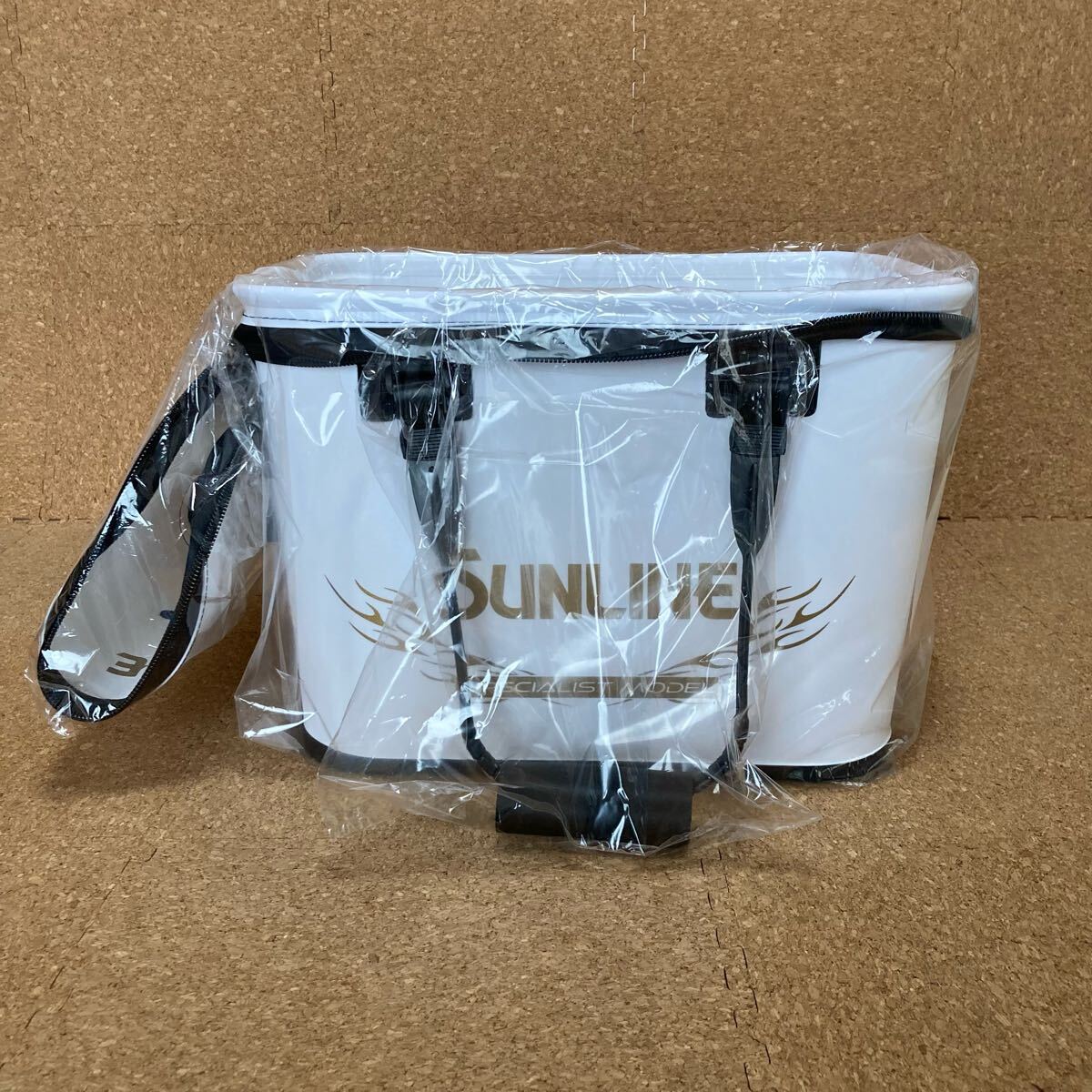 サンライン SB-233 ハードバッカン 40cm ホワイト W400×D275×H270mm 未使用品 磯釣り フカセ釣り拍卖