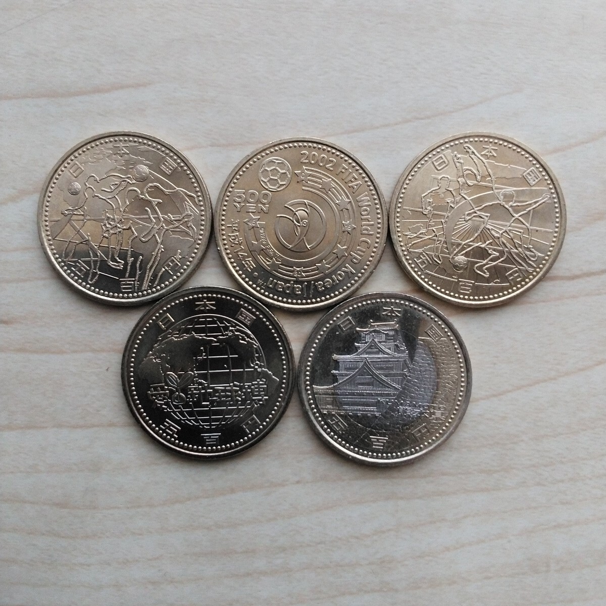 ■『記念硬貨500円』5枚一括。内訳→2002年FIFAWorldCup日韓合同開催3枚。2005年愛知愛地球博。2011年地方自治法施行60周年。拍卖