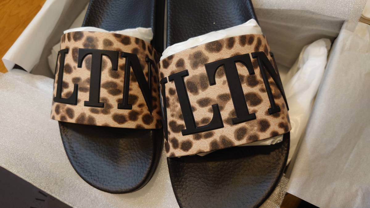 送料無料 新品 ヴァレンティノ ガラヴァーニ VALENTINO GARAVANI シャワー サンダル 黒 ヒョウ柄拍卖