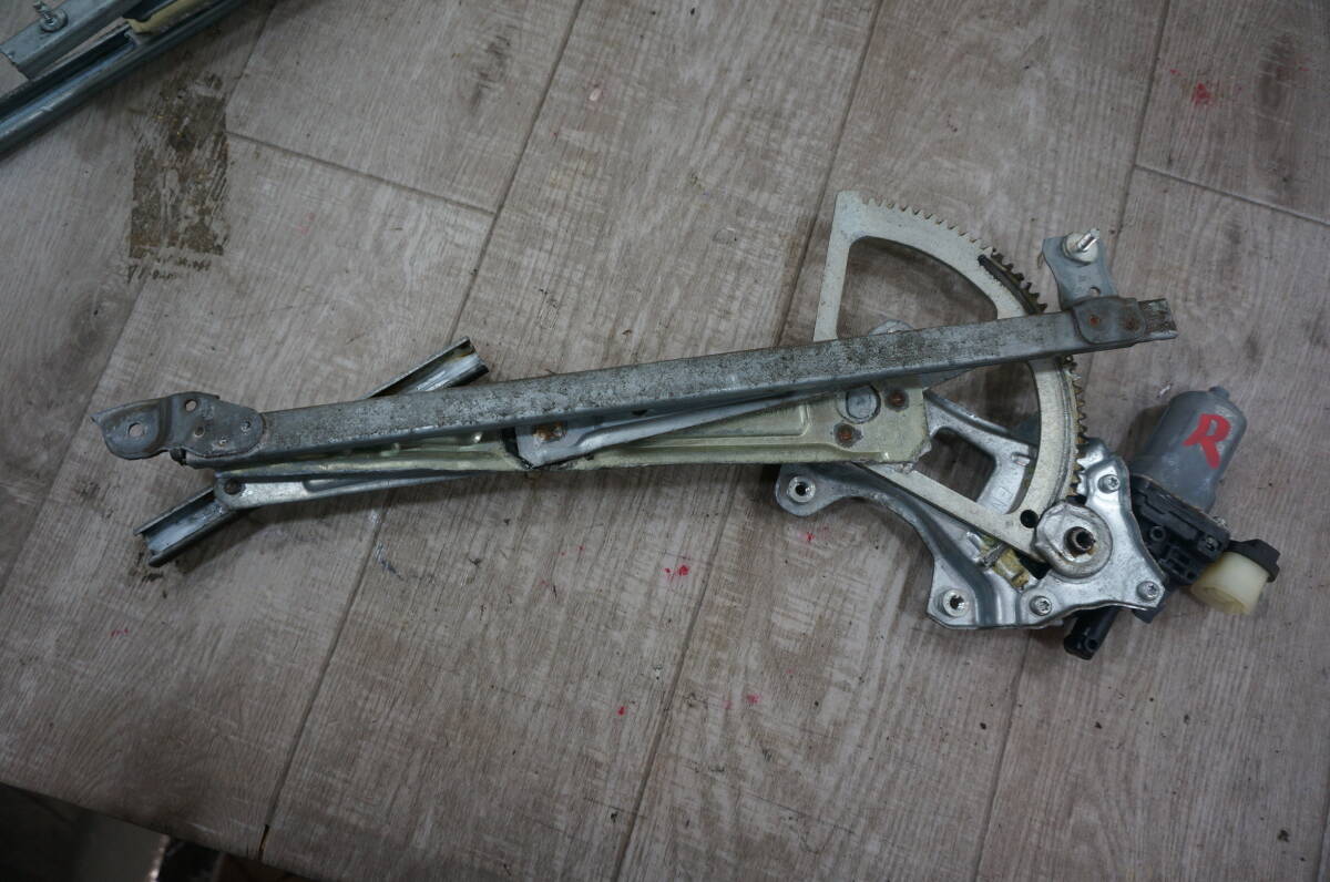 C809 パワーウィンドウ モーター 右 BRZ ZC6 スバル 61188-CA000 DENSO 062040-3330拍卖