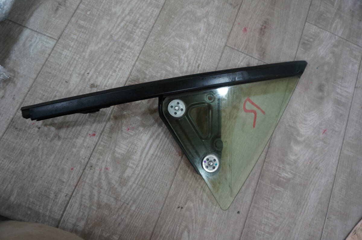 C825 ZN6 86 ハチロク スバル BRZ ZC6 右サイドガラス 三角 クォーターガラス拍卖