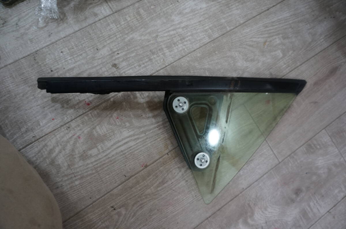 C826 ZN6 86 ハチロク スバル BRZ ZC6 右サイドガラス 三角 クォーターガラス拍卖