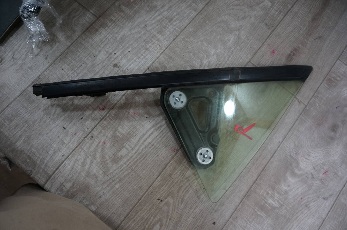 C827 ZN6 86 ハチロク スバル BRZ ZC6 右サイドガラス 三角 クォーターガラス拍卖