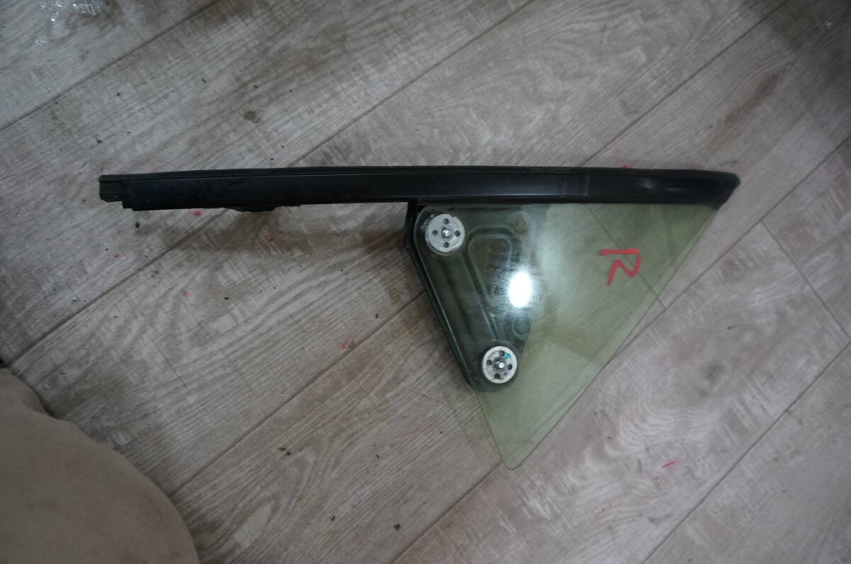 C828 ZN6 86 ハチロク スバル BRZ ZC6 右サイドガラス 三角 クォーターガラス拍卖