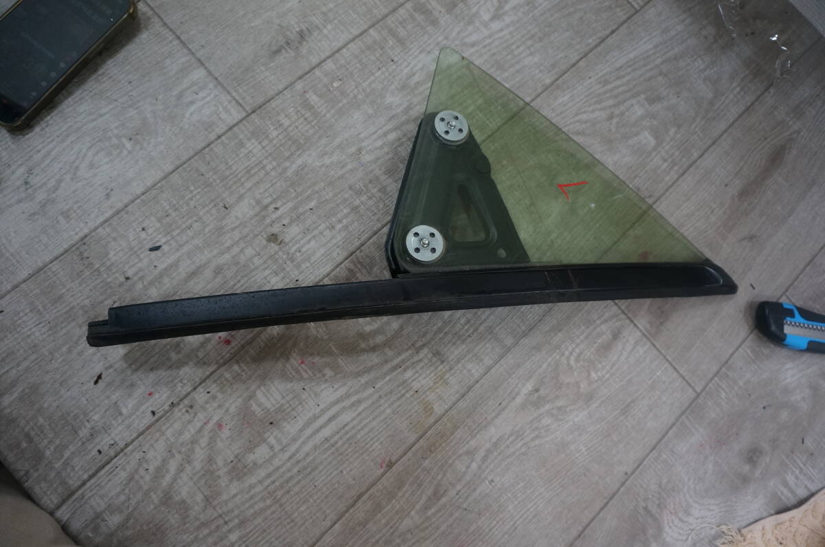 C831 ZN6 86 ハチロク スバル BRZ ZC6 左サイドガラス 三角 クォーターガラス拍卖