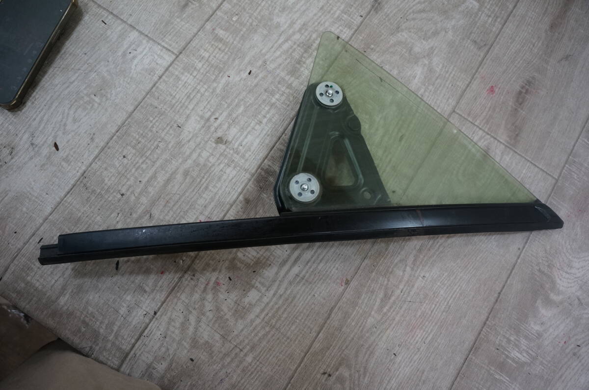 C833 ZN6 86 ハチロク スバル BRZ ZC6 左サイドガラス 三角 クォーターガラス拍卖