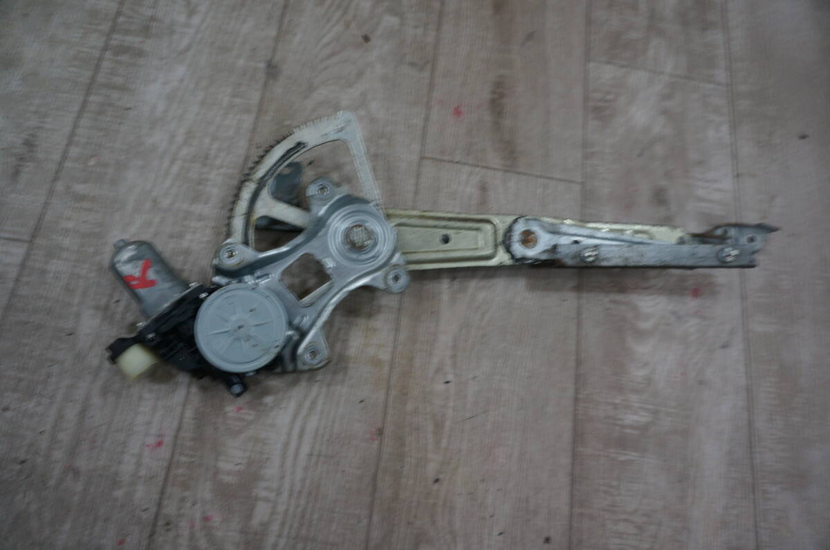 C835 パワーウィンドウ モーター 右 BRZ ZC6 スバル 61188-CA000 DENSO 062040-3330拍卖