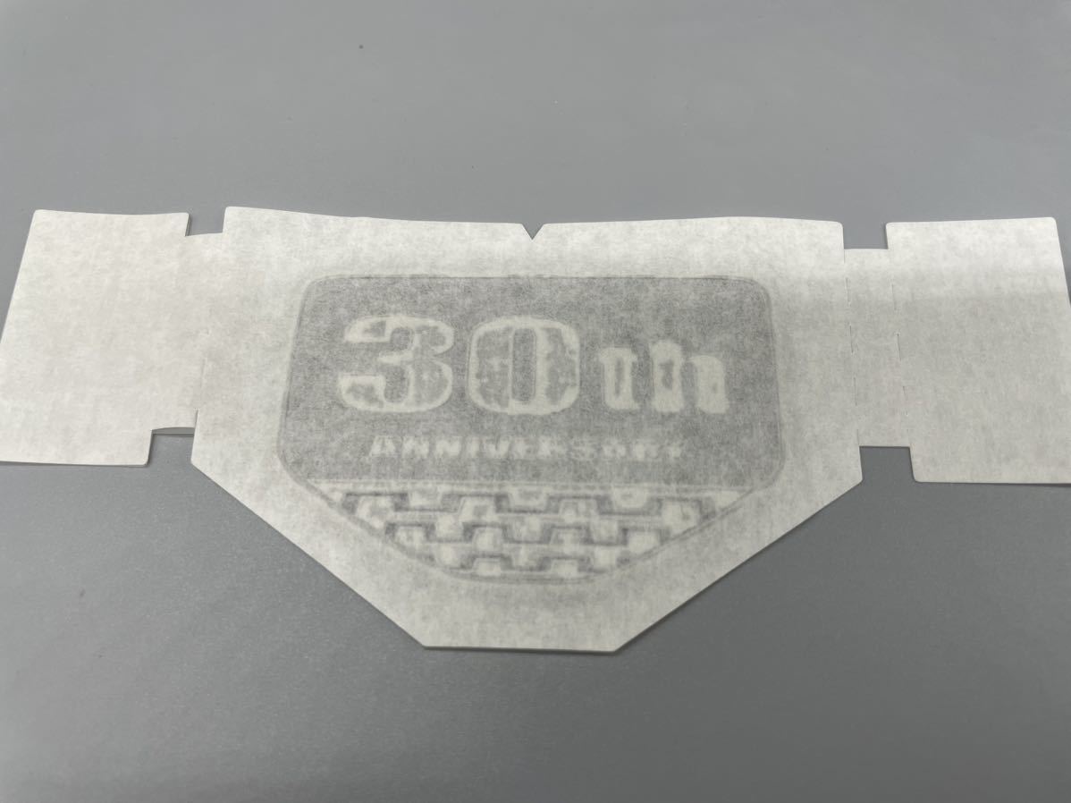 ■■■①在庫有すぐ発送トヨタ純正 30周年特別記念限定車 エンブレム アニバーサリー 30th Anniversary ランクル GRJ70 48mmX73mm拍卖