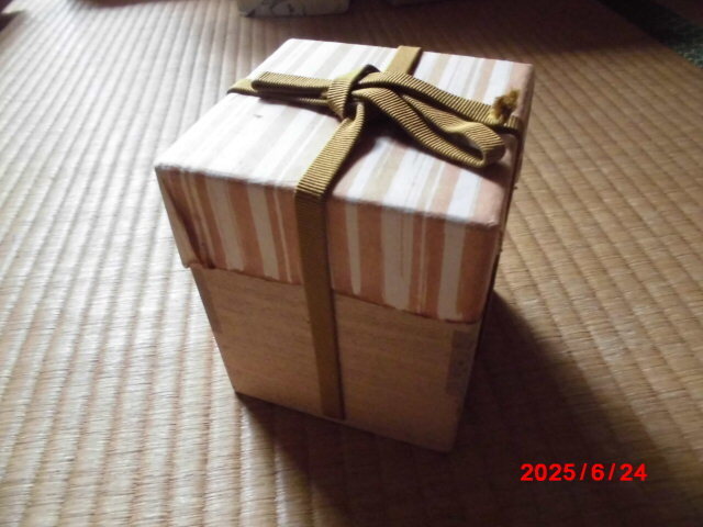 【 西岡小十 】珍品 絵唐津湯呑 名品 共箱 保証・(柿右衛門濁手)拍卖