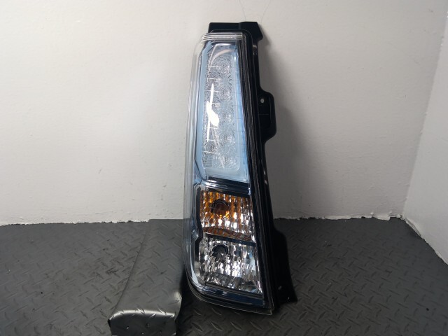 ワゴンR MH44S 左 テール ランプ ライト 35670-72M20拍卖