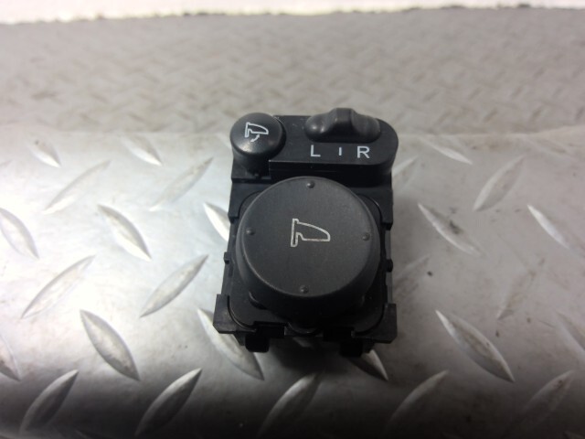 フリード GP3 ドアミラースイッチ 35190-SYY-J01拍卖