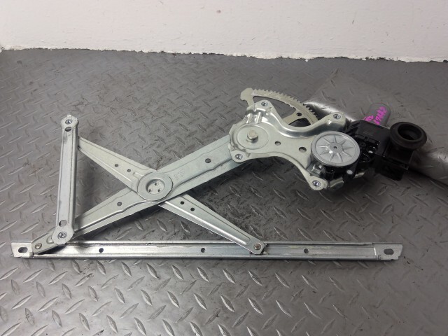 ヴォクシー ZRR80W 左 リア ドア レギュレター モーター 69802-12260拍卖