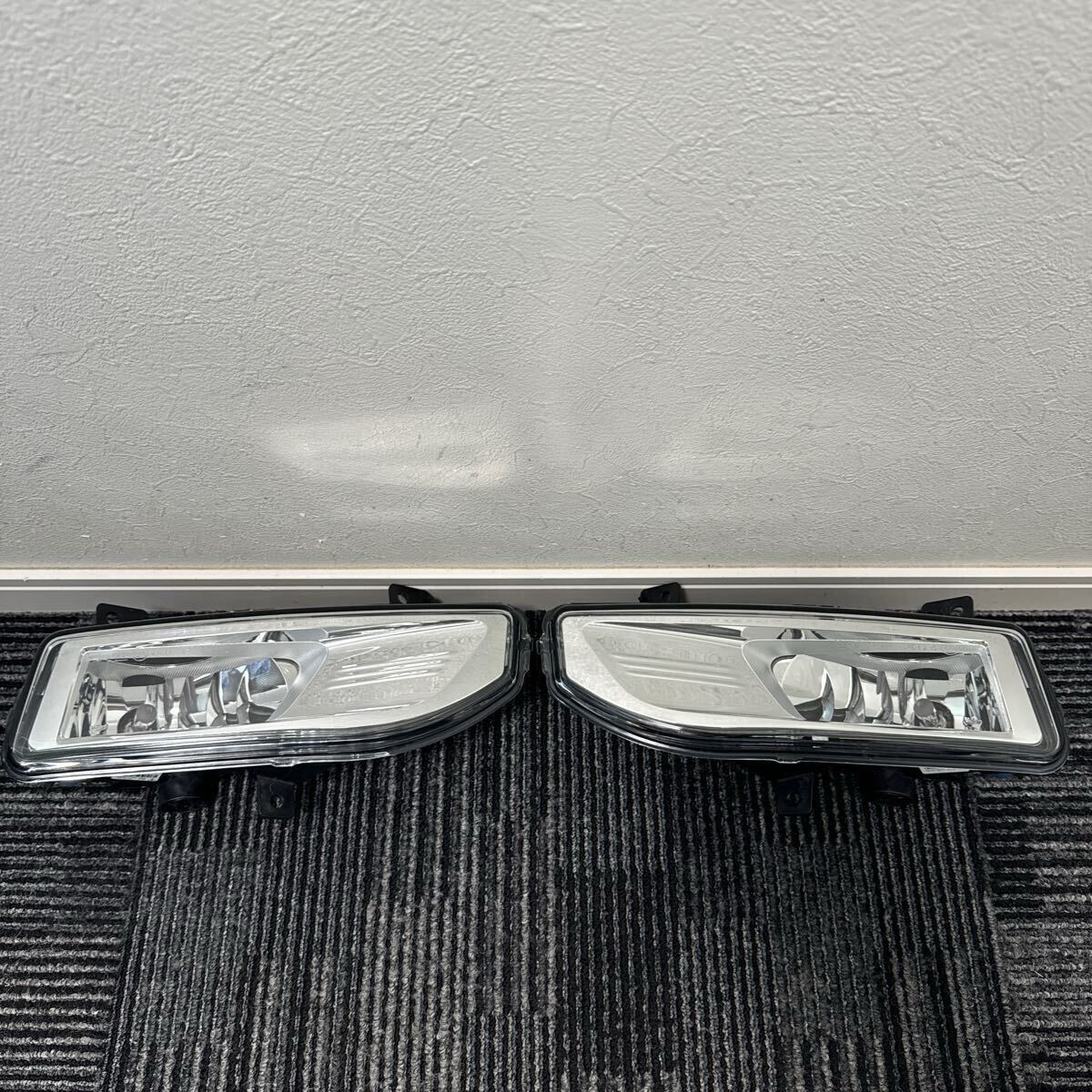 新車外し 超美品 日産 C27 セレナ T32 エクストレイル E12 ノート 後期 ZE1 リーフ 純正 フォグランプ 左右セット ②拍卖