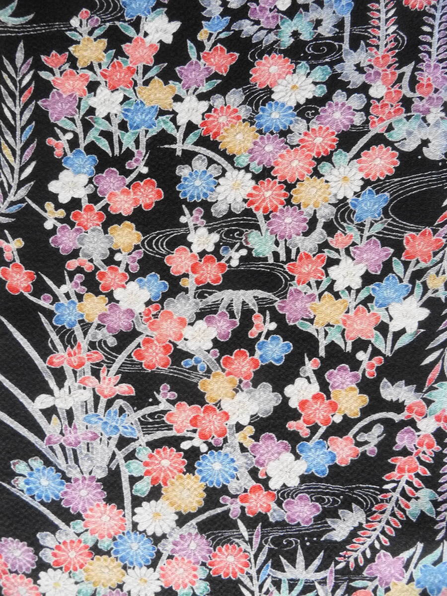 ■彩■古布着物はぎれ/ハギレ 18×142 正絹 縮緬 小さな四季草花 柳に藤の花 黒 美品 シルク お人形 布細工拍卖