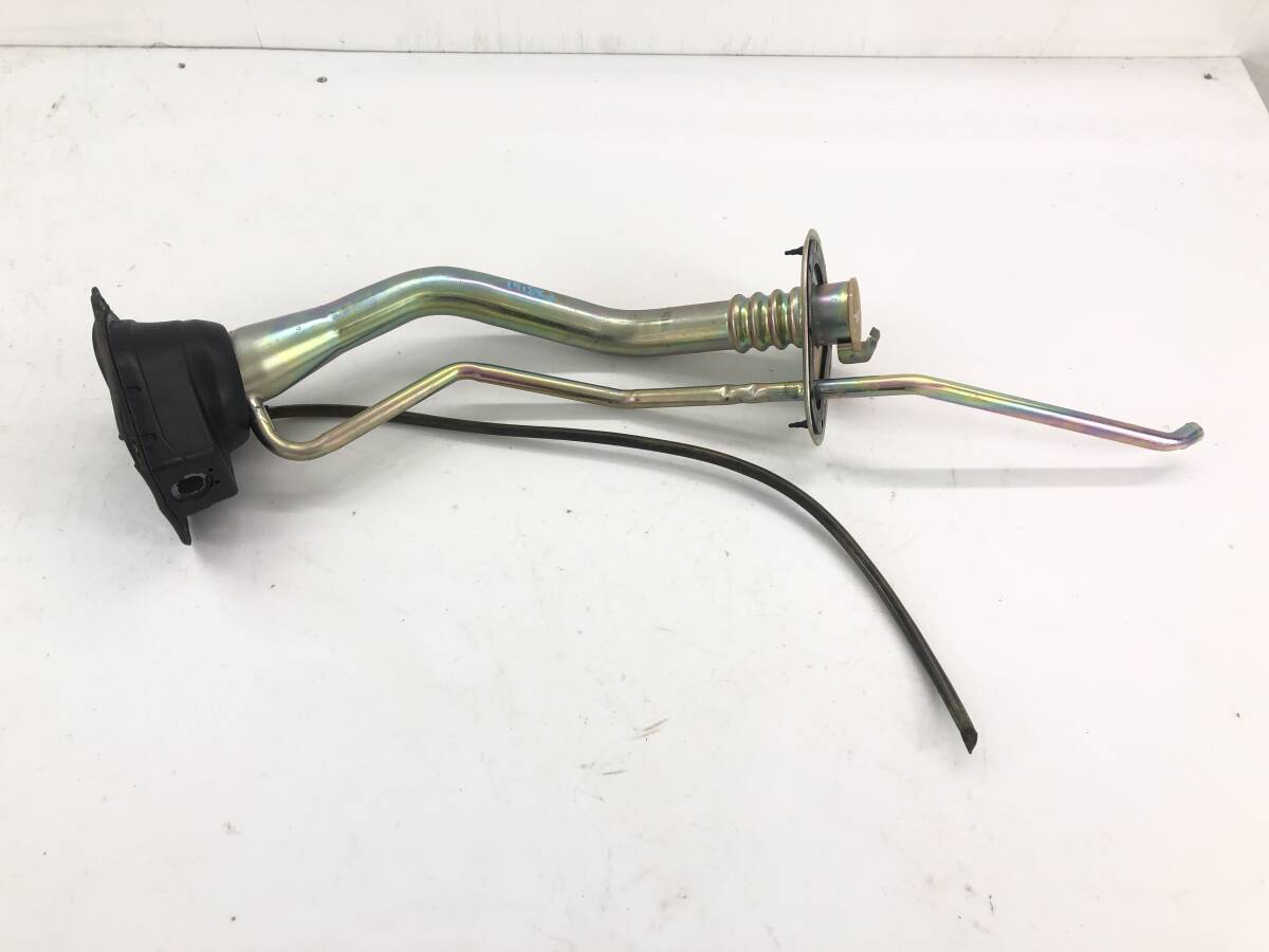 _b191863 トヨタ マークⅡ 2.0 グランデ GX100 給油パイプ 配管 フィラー ネック 給油口 キャップ 燃料 フューエル JZX100 JZX105 GX105拍卖