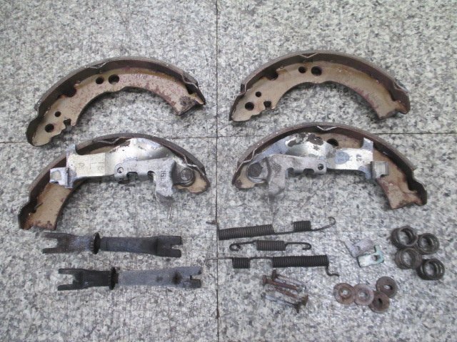 FK10、日産フィガロ、リアブレーキシュー リアドラムライニング☆その他、細かな取付け部品拍卖