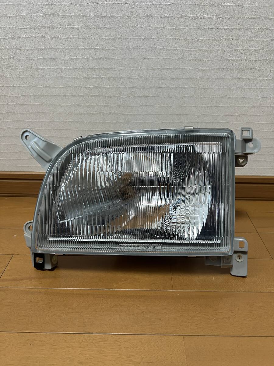 【貴重品!】トヨタ 100系 ハイエースバン ハロゲンヘッドランプ 左側 81170-26061 台湾製新品。。拍卖