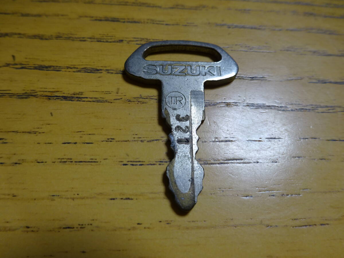中古スズキ純正キー キーナンバー321番 1本300円~拍卖