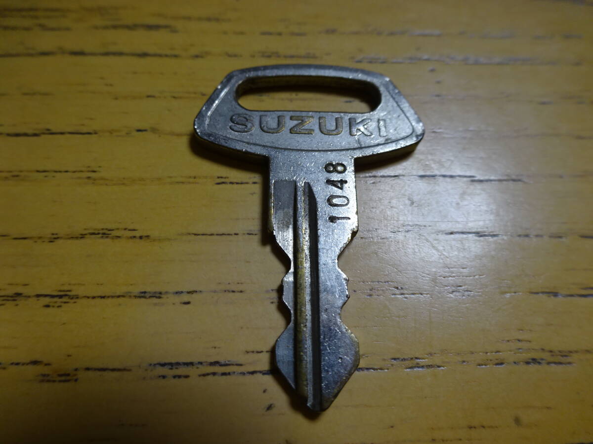 中古スズキ純正キー キーナンバー1048番 1本300円~拍卖