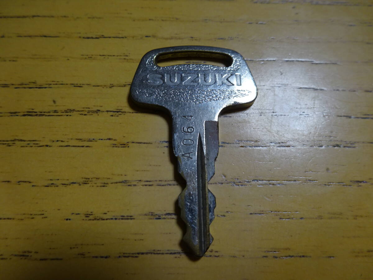 中古スズキ純正キー キーナンバーA064番 1本300円~拍卖