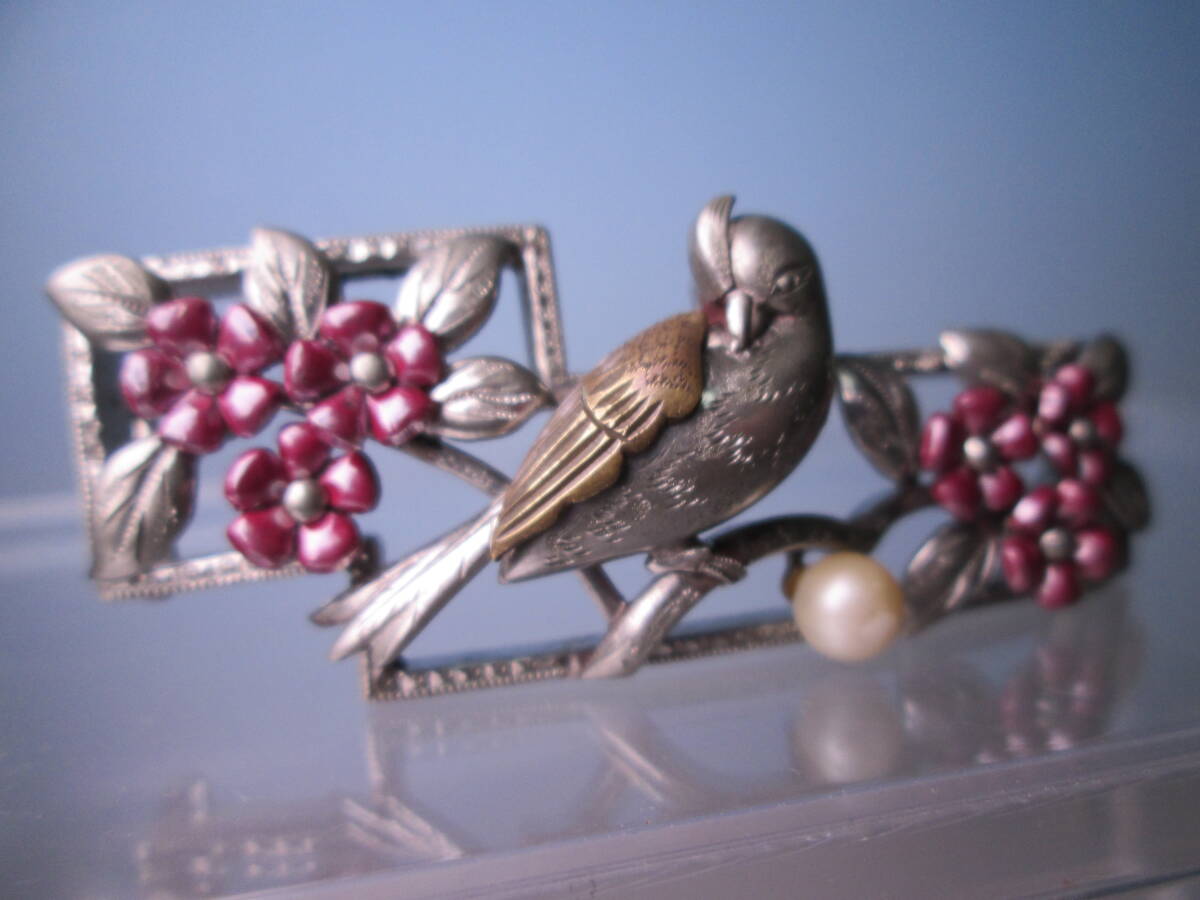 【江月】アンティーク・彫金細工 真珠飾り 小鳥と赤い小花の帯留め 16,35g拍卖