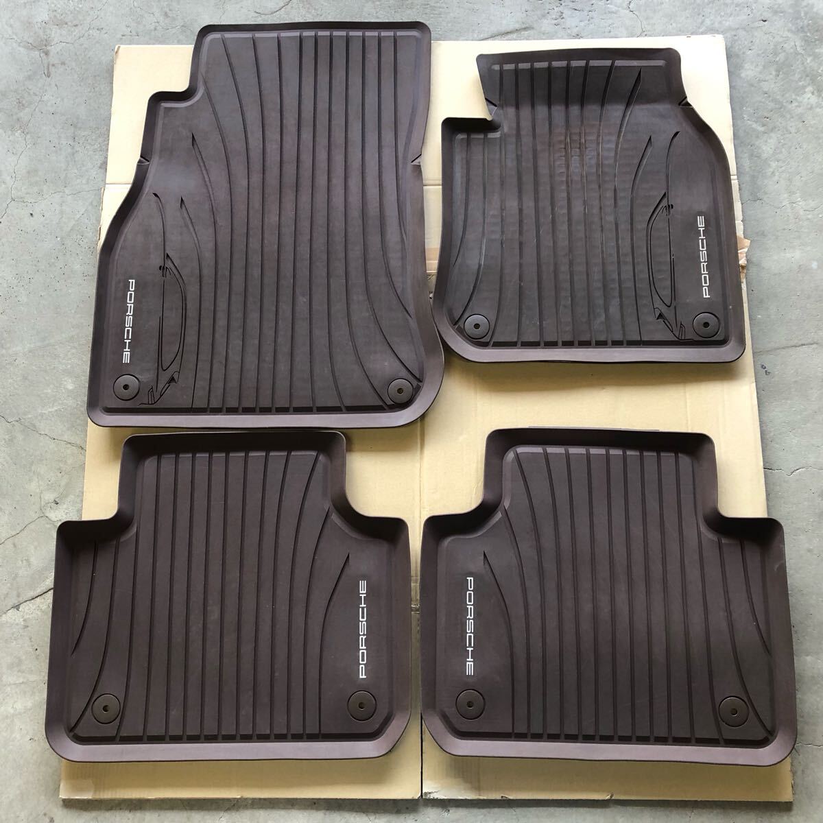 PORSCHE ポルシェ カイエン 9Y0 (E3系)オールウェザーマット フロアマット ゴムマット ブラウン 茶 中古拍卖