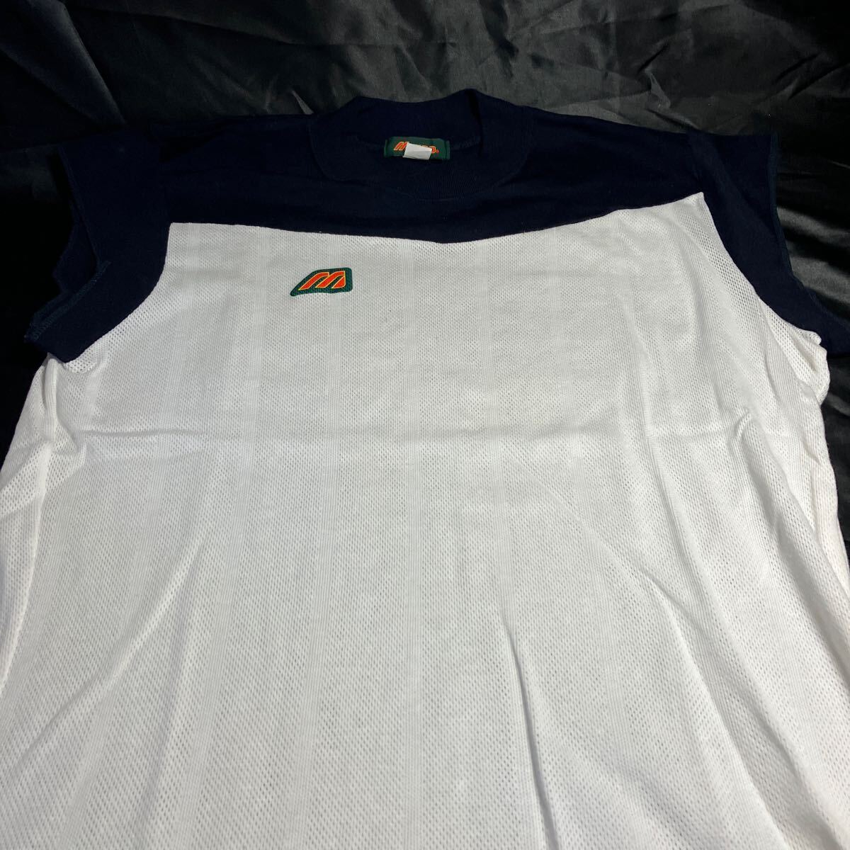 E107 MIZUNO ノースリーブアンダーシャツ Mサイズ ホワイト×ネイビー 新品未使用品 スポーツ 拍卖