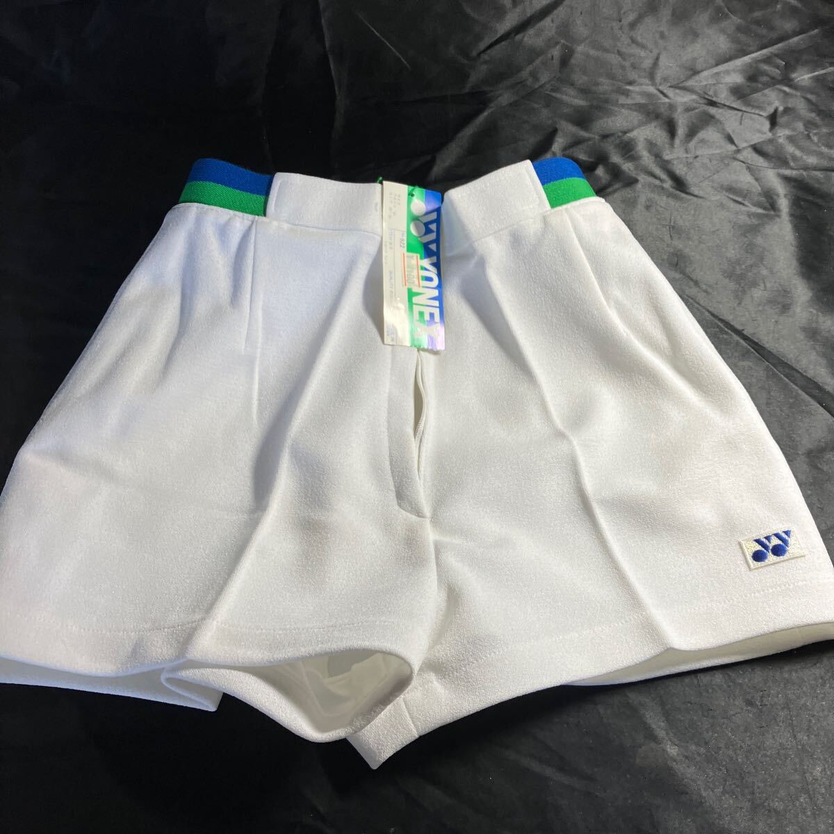 I7 YONEX 922 テニスショートパンツ 61サイズ ホワイト×グリーン×ブルー 新品未使用品 スポーツ ◎刺繍ロゴ入り拍卖