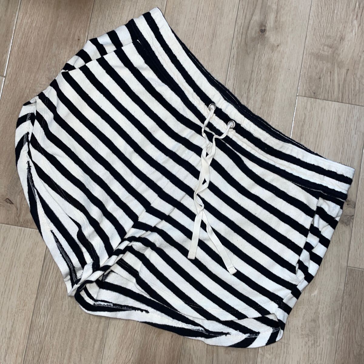 H&M ショーパン M ボーダー ブラック 黒 ホワイト 白 短パン拍卖