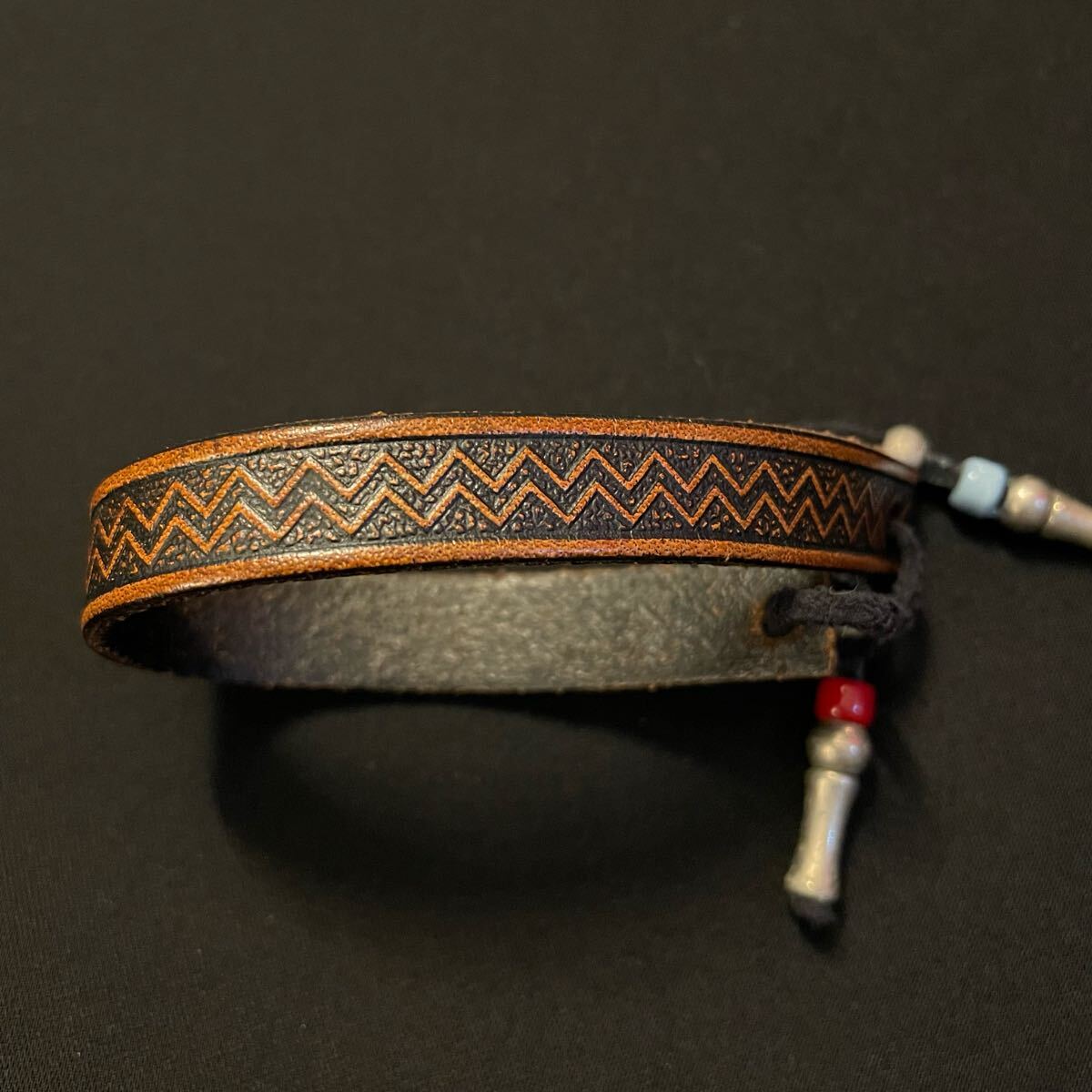 UNKNOWN ビーズ付き ネイティブデザインレザーブレスレット ブラウン Fサイズ ブレスレット拍卖