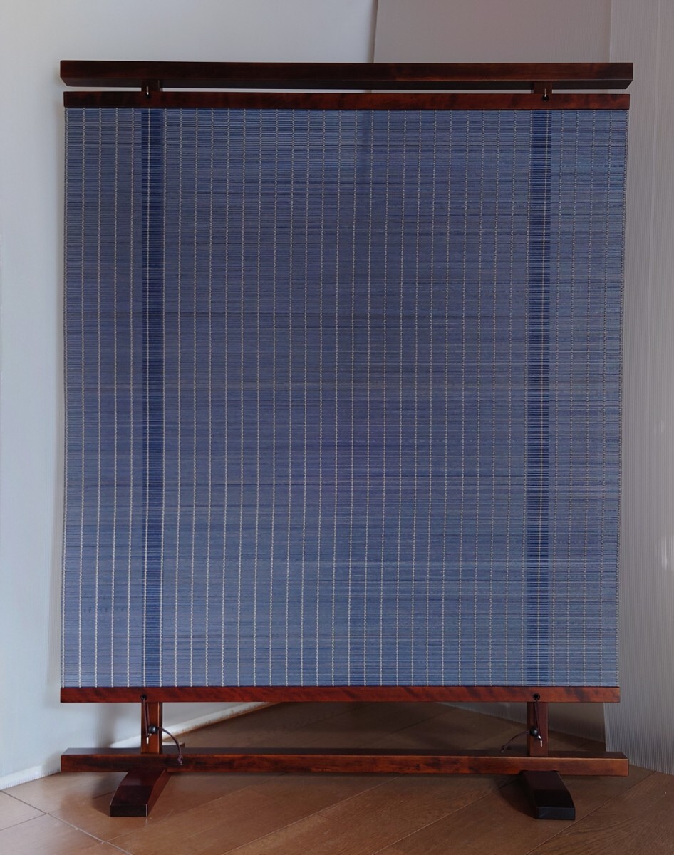 間仕切り シンプル衝立 珍しいブルーヒゴ木簾タペストリー使用衝立 サイズ(約cm)W91.5xD27.5xH116 限定1台拍卖