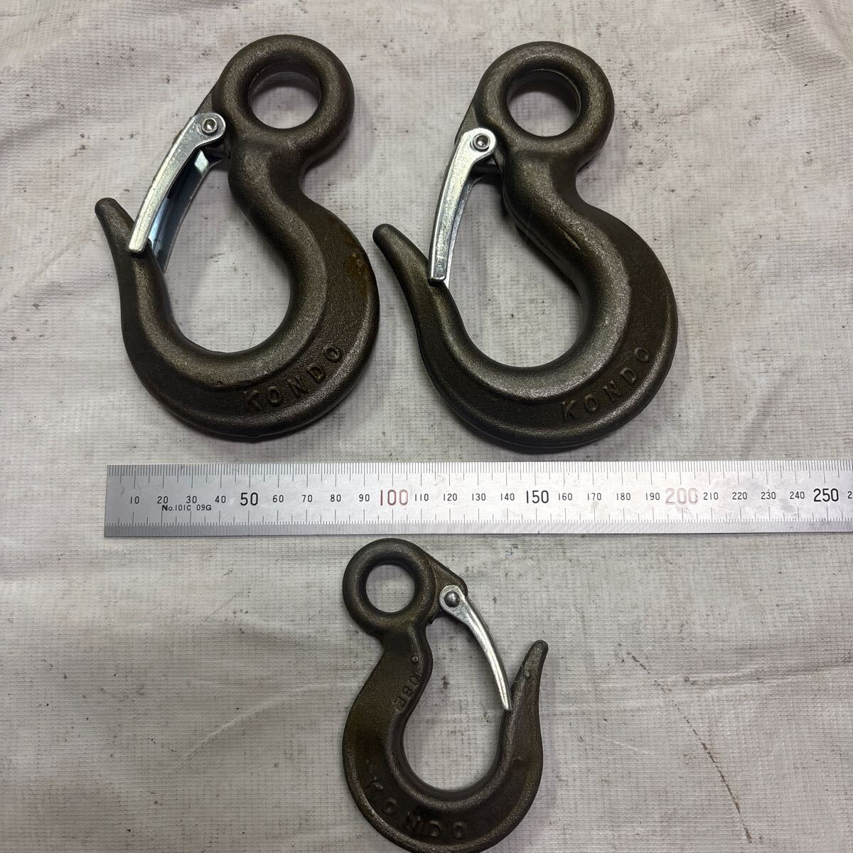 重量フックハズレ止め付き、1トン2個、0.32トン1個セット未使用、保管品です。拍卖