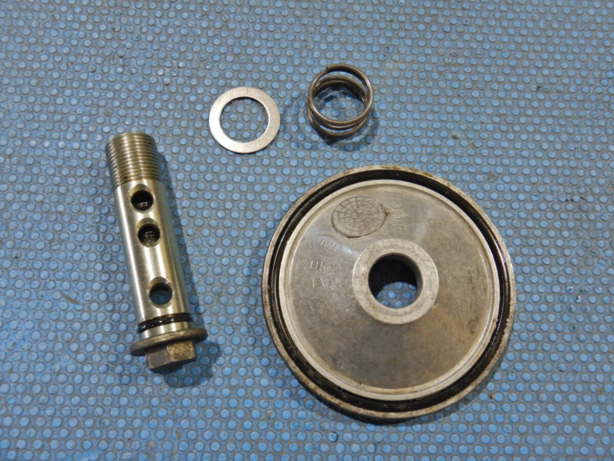 トライアンフ サンダーバード900 オイルエレメントカバー拍卖