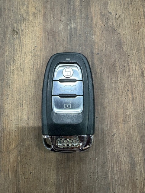 MIMK★アウディA4 アバント★純正 スマートキー★ABA-8KCDH/1.8TFSI/Audi/セダン/部品取り車拍卖