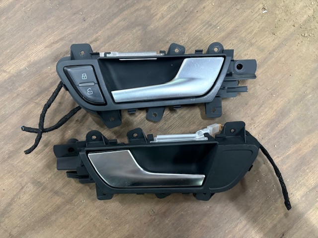 MIML★アウディA4 アバント★純正 インナーハンドル/ドアノブ 左右セット★ABA-8KCDH/1.8TFSI/Audi/セダン/部品取り車拍卖