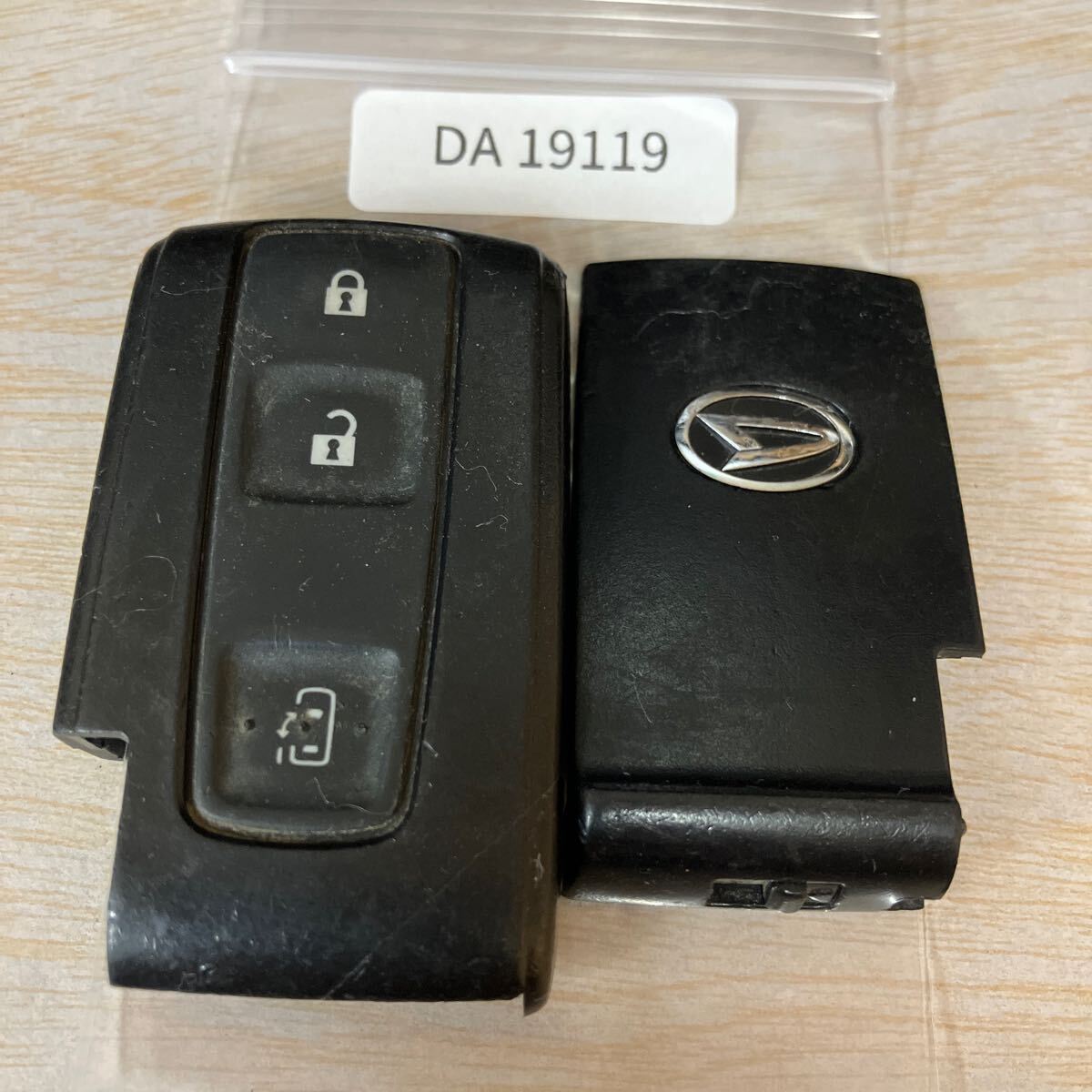 DA19119 点灯 ダイハツ A刻印 L0242 黒 純正 スマートキー 3ボタン キーレス タント カスタム L375S L385S等 スライドドア拍卖