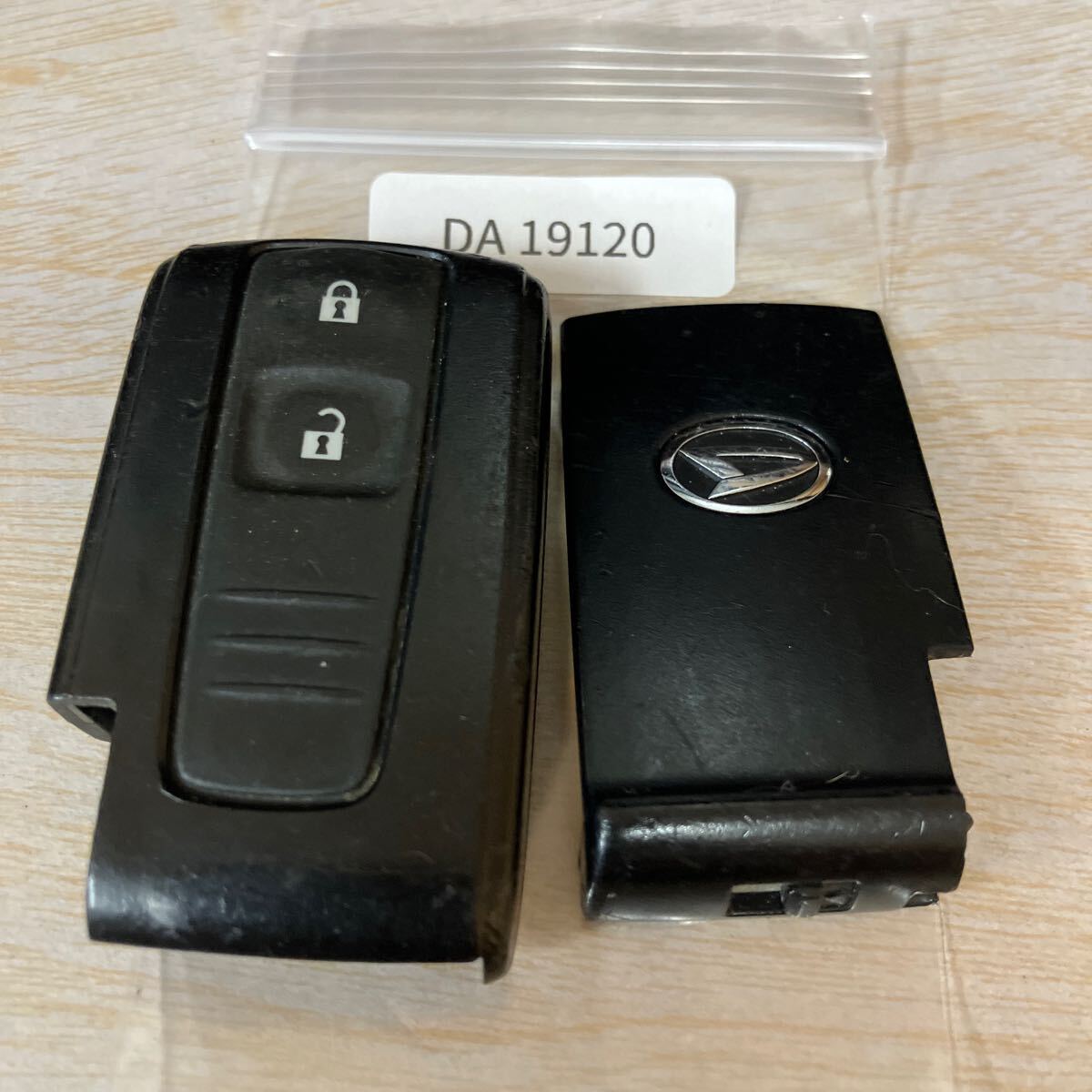 DA19120 点灯なし ダイハツ B刻印 L0242 黒 純正 スマートキー 3ボタン キーレス タント カスタム L375S L385S等 スライドドア拍卖