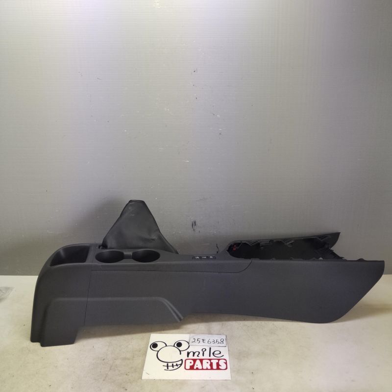 MXPH15 ヤリス 純正 コンソールボックス 2X1-5-5/25E6358*同梱不可拍卖